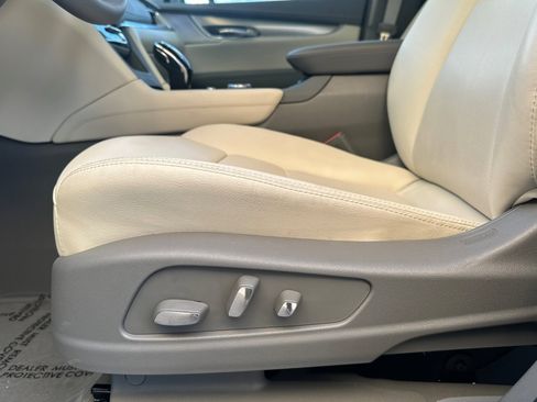 Used 2025 Cadillac XT5 Premium Luxury w/ Technology Package image 13