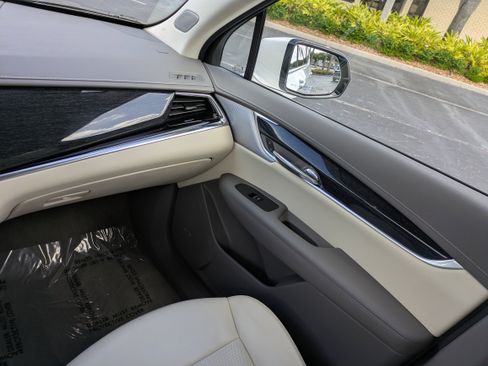 Certified 2023 Cadillac XT6 Premium Luxury image 16