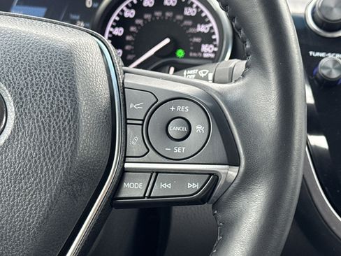 Used 2018 Toyota Camry XLE FWD image 7