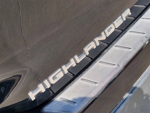 Used 2023 Toyota Highlander XSE image 11