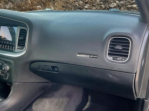 Used 2017 Dodge Charger SXT image 15