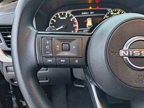 Used 2023 Nissan Rogue SV image 18