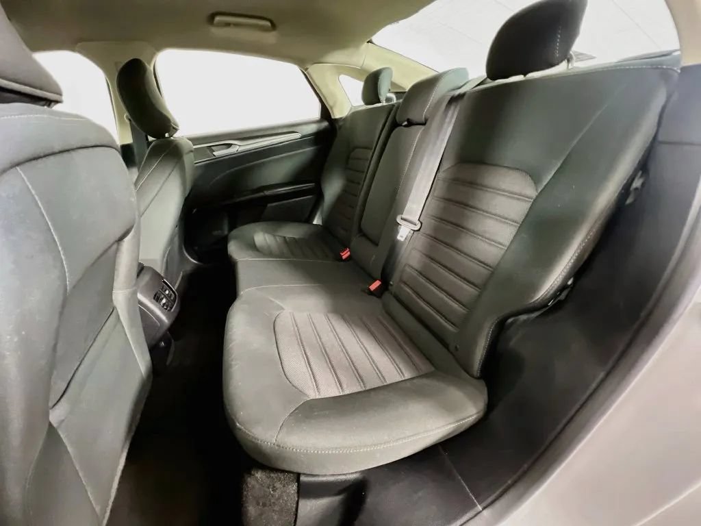 Used 2019 Ford Fusion SE FWD image 24