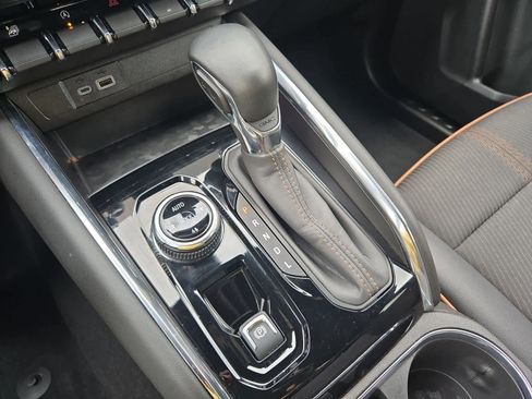 Used 2024 GMC Canyon AT4 image 31