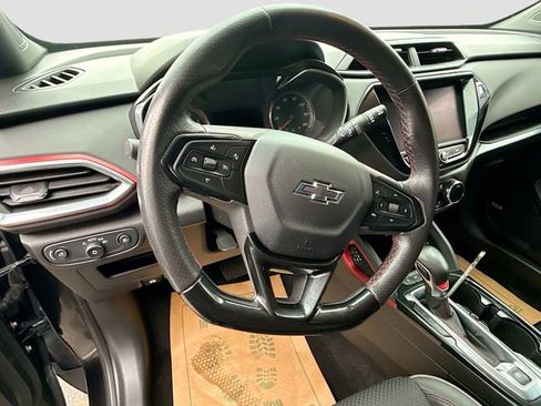Used 2021 Chevrolet TrailBlazer RS w/ Sun and Liftgate Package AWD/4WD image 12