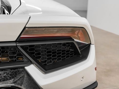 Used 2019 Lamborghini Huracan Performante AWD/4WD image 26