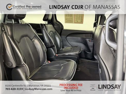 Used 2024 Chrysler Pacifica Premium FWD image 16