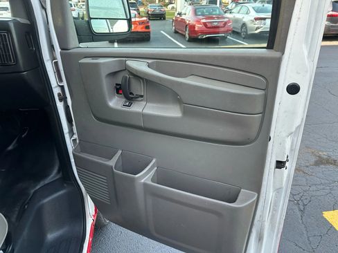 Used 2014 GMC Savana 2500 image 27