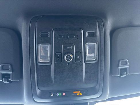 Used 2024 GMC Yukon SLT w/ SLT Luxury Package image 23