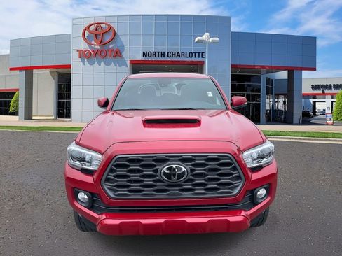 Used 2022 Toyota Tacoma TRD Sport w/ Technology Package image 5