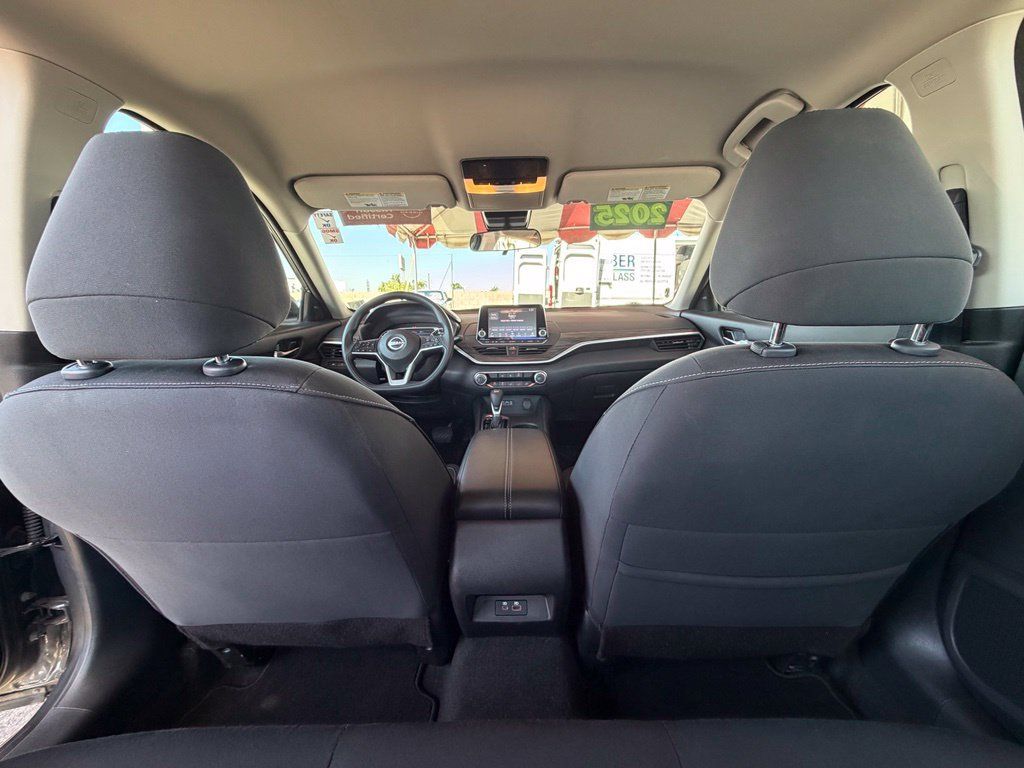 Used 2025 Nissan Altima 2.5 SV FWD image 13