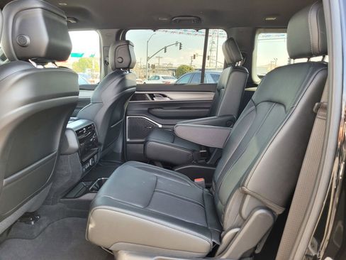 New 2025 Jeep Wagoneer Series II w/ Convenience Group I image 13