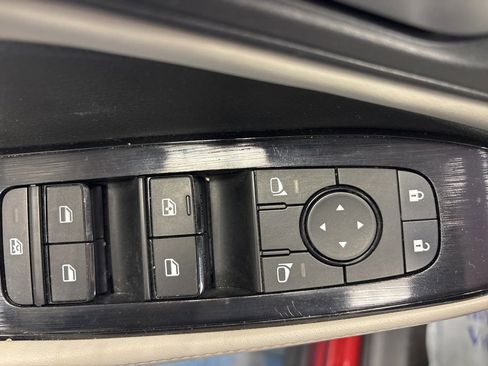 Used 2025 Nissan Rogue SV image 24