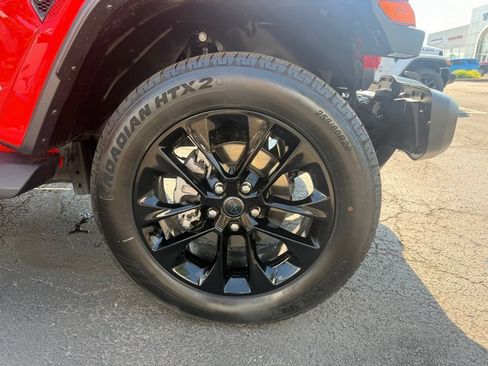 Used 2025 Jeep Wrangler Unlimited Sahara AWD/4WD image 63