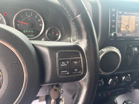 Used 2015 Jeep Wrangler Rubicon w/ Power Convenience Group AWD/4WD image 22