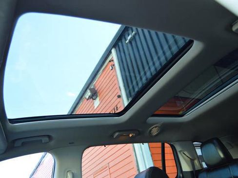Used 2012 Lincoln MKT AWD image 30