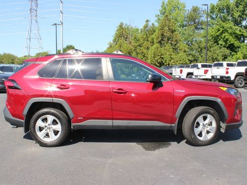Used 2019 Toyota RAV4 LE w/ Carpet Mat Package AWD/4WD image 20