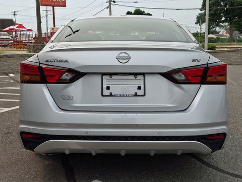 Used 2024 Nissan Altima 2.5 SV FWD image 6