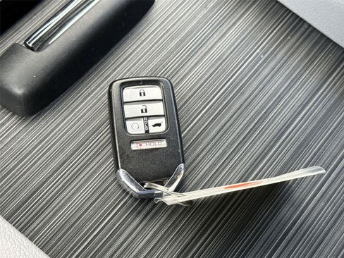 Used 2016 Honda Pilot Touring image 33