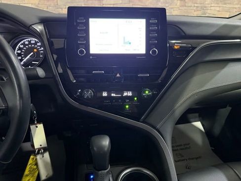 Used 2023 Toyota Camry SE image 19