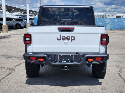 Used 2024 Jeep Gladiator Mojave w/ Technology Group AWD/4WD image 6