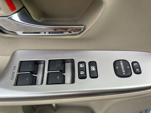Used 2016 Toyota Prius V Five FWD image 41