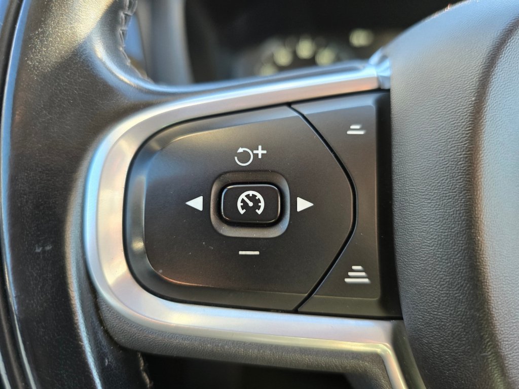 Used 2018 Volvo XC60 T5 Momentum w/ Convenience Package AWD/4WD image 6