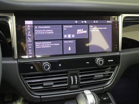 Certified 2026 Porsche Macan AWD/4WD image 25