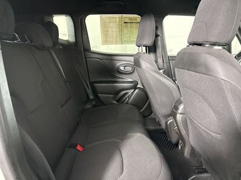 Used 2022 Jeep Renegade Altitude w/ Convenience Group image 27