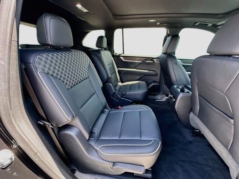 Used 2024 GMC Acadia Denali w/ Super Cruise Package FWD image 29