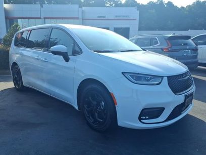 Used 2023 Chrysler Pacifica Touring-L w/ S Appearance Package