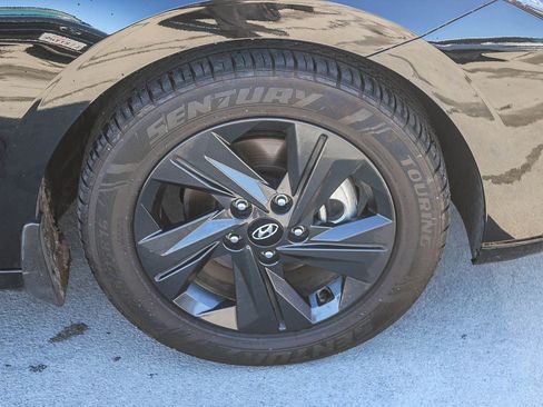 Used 2023 Hyundai Elantra Blue image 11
