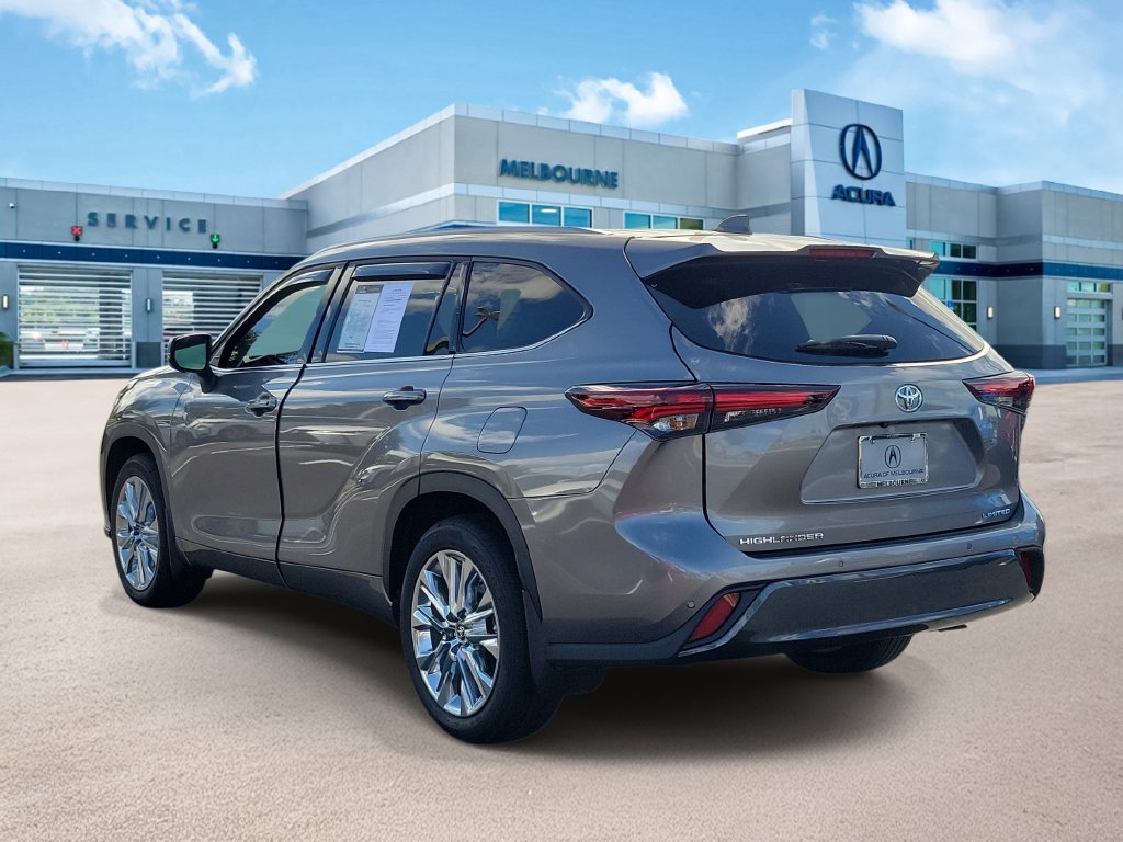 Used 2025 Toyota Highlander Limited FWD image 4