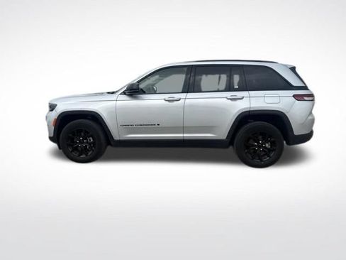 Used 2024 Jeep Grand Cherokee Altitude AWD/4WD image 6