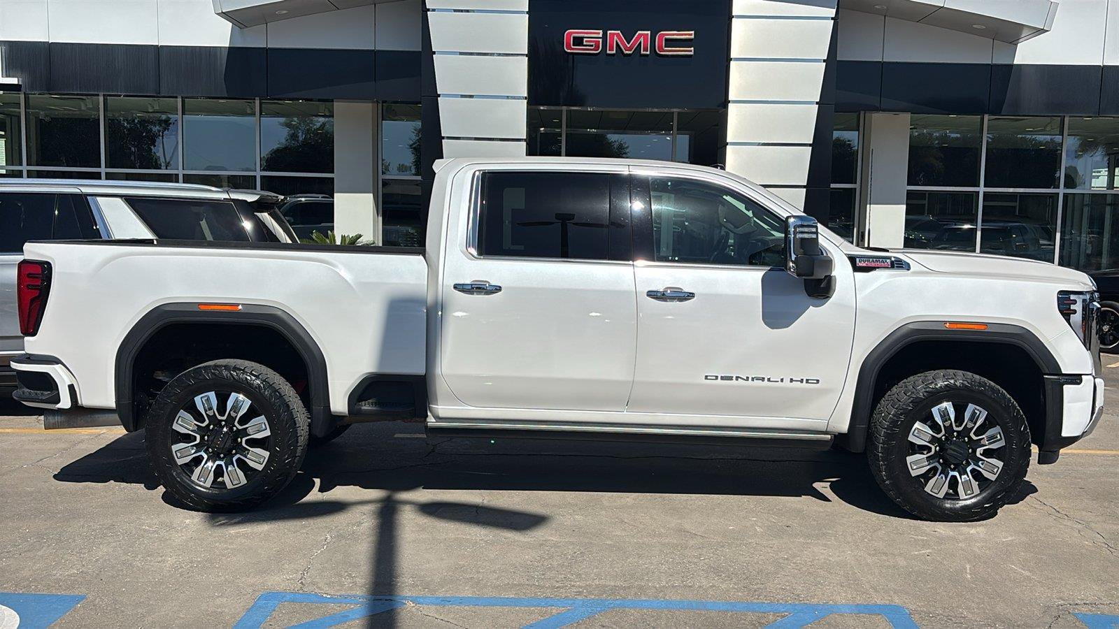 Used 2024 GMC Sierra 2500 Denali w/ Denali Reserve Package AWD/4WD image 10