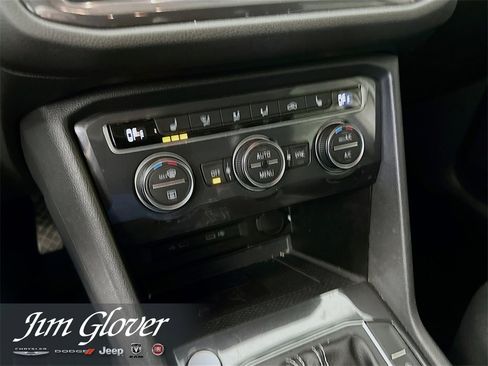 Used 2021 Volkswagen Tiguan SE image 32