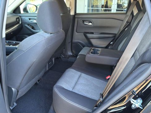Used 2025 Nissan Rogue SV FWD image 11