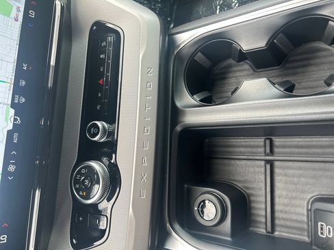 Used 2025 Ford Expedition Active AWD/4WD image 28
