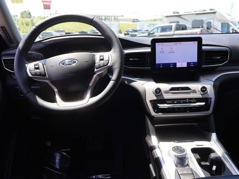 Used 2024 Ford Explorer XLT w/ Equipment Group 202A AWD/4WD image 21