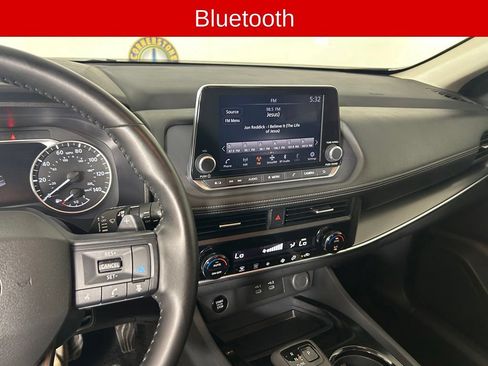 Used 2025 Nissan Rogue SV AWD/4WD image 3