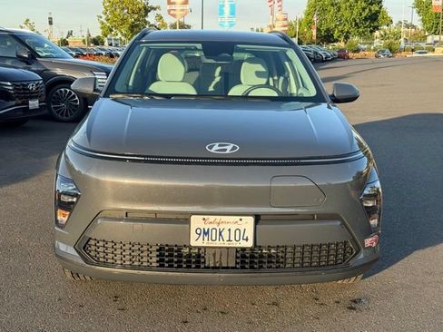 Used 2024 Hyundai Kona SEL FWD image 2