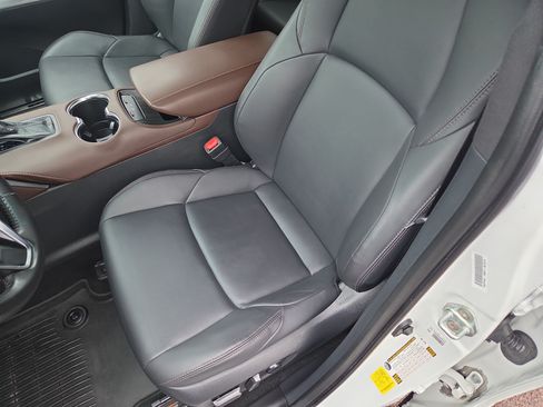 Certified 2024 Toyota Venza XLE AWD/4WD image 13