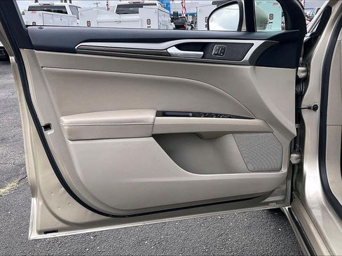 Used 2019 Ford Fusion SEL FWD image 25