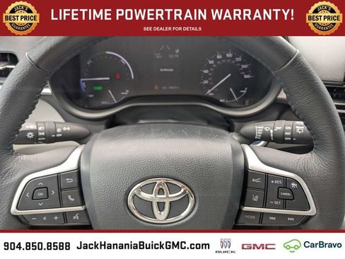 Used 2022 Toyota Sienna XLE FWD image 28