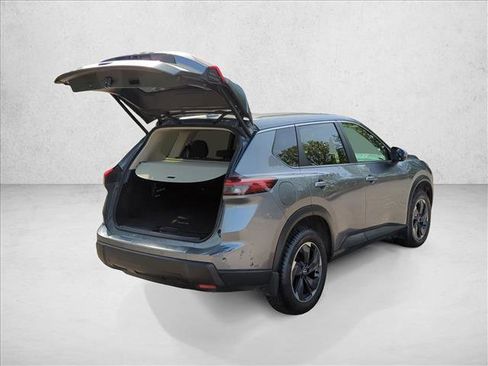 Certified 2024 Nissan Rogue SV FWD image 11
