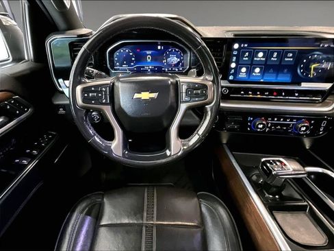 Used 2022 Chevrolet Silverado 1500 High Country w/ High Country Premium Package AWD/4WD image 17
