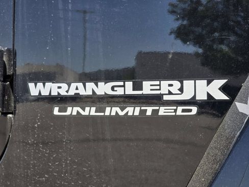 Used 2018 Jeep Wrangler Unlimited Sahara AWD/4WD image 18