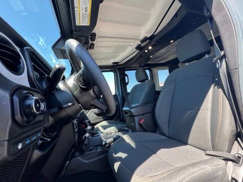 Used 2024 Jeep Wrangler Unlimited AWD/4WD image 18