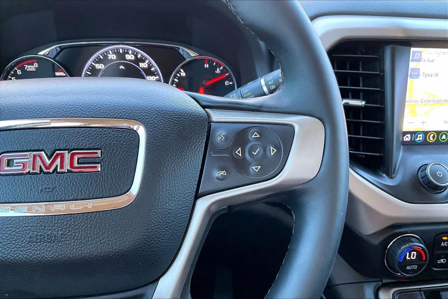 Used 2023 GMC Acadia Denali w/ Denali Ultimate Package AWD/4WD image 25