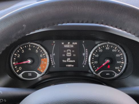 Used 2020 Jeep Renegade Altitude FWD image 24